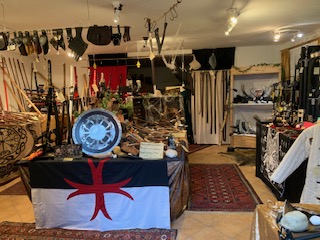 Einblick in den Verkaufsraum von Regnum Teutonicum in Büdingen